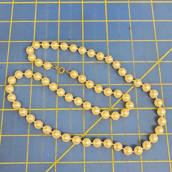 Vintage Elegant Cream Pearl Faux 24" Necklace - Picture 1 of 3